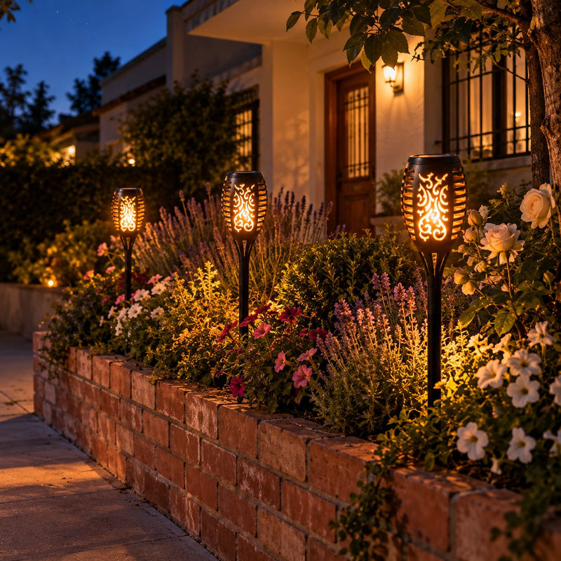 Antorchas solares: Canteros con flores